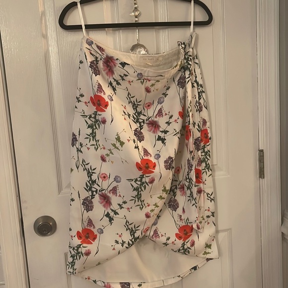 Fabulous size 3 skirt nice and breezy for a sunny day.